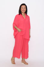 Load image into Gallery viewer, 7451 Coral Hi-low shirt &amp; 7735 Coral Wide-leg pants
