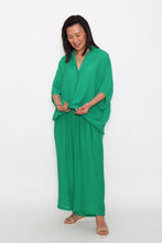 Load image into Gallery viewer, 7451 Green  Hi-Low collar shirt &amp; 7735 Green pants
