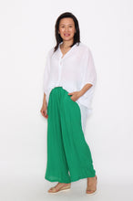 Load image into Gallery viewer, 7451 White Hi-Low button up shirt &amp; 7735 Christmas Green Wide-Leg pants
