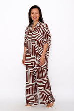Load image into Gallery viewer, 8032 Shirt  &amp; 7972 Pants Chocolate &amp; White Geometric
