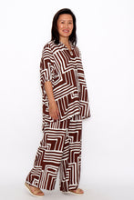 Load image into Gallery viewer, 8032 Shirt  &amp; 7972 Pants Chocolate &amp; White Geometric
