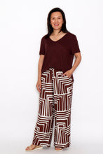 Load image into Gallery viewer, 7798 Chocolate top &amp; 7972 Chocolate and white pants
