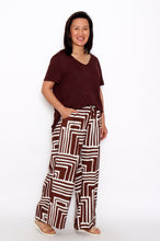 Load image into Gallery viewer, 7798 Chocolate top &amp; 7972 Chocolate and white pants
