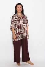 Load image into Gallery viewer, 8032 Shirt Cholate and white &amp; 7749  Pants Chocolate
