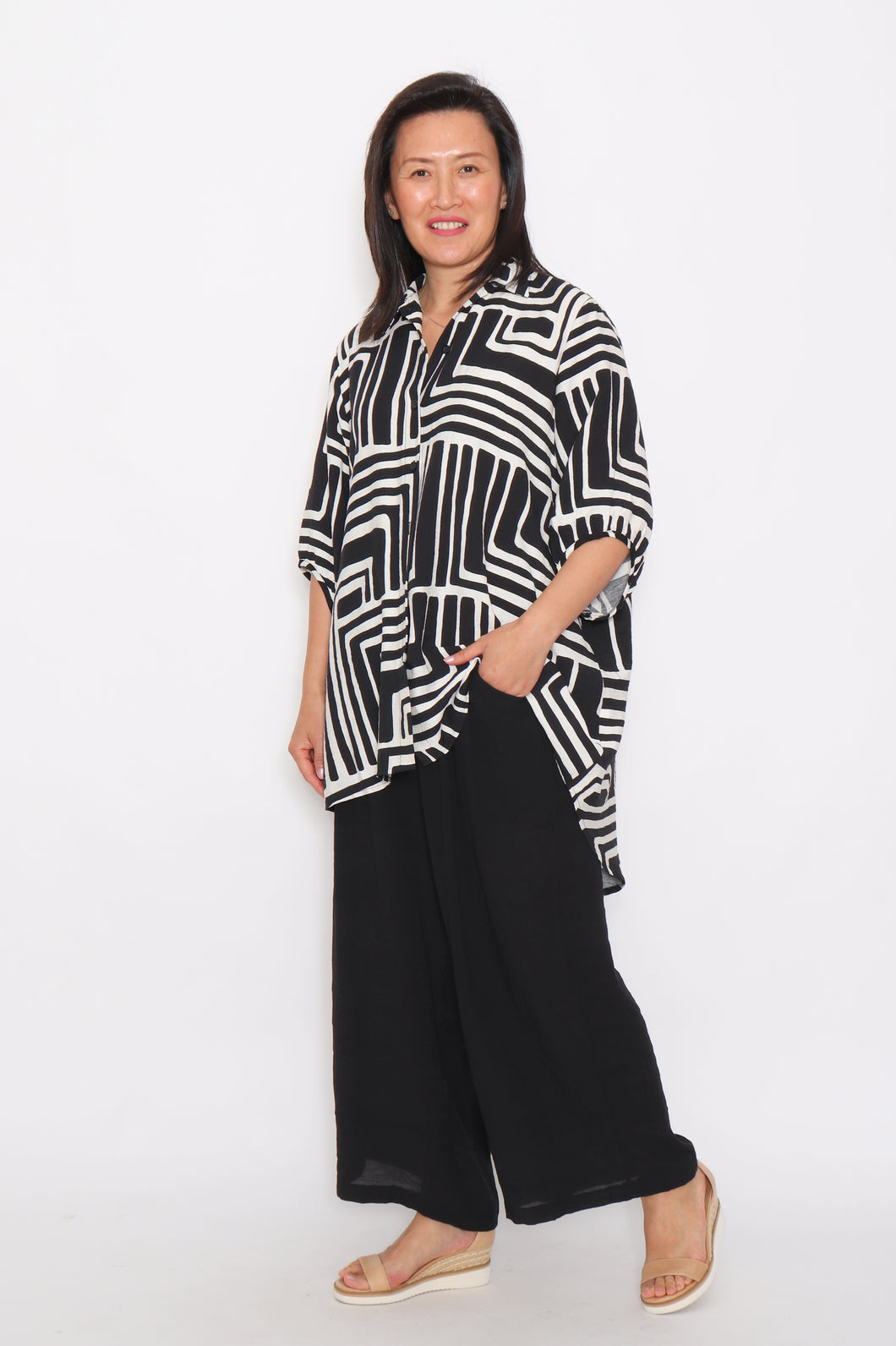 8032 Black & White Geometric Shirt and 7735 Wide leg Pants