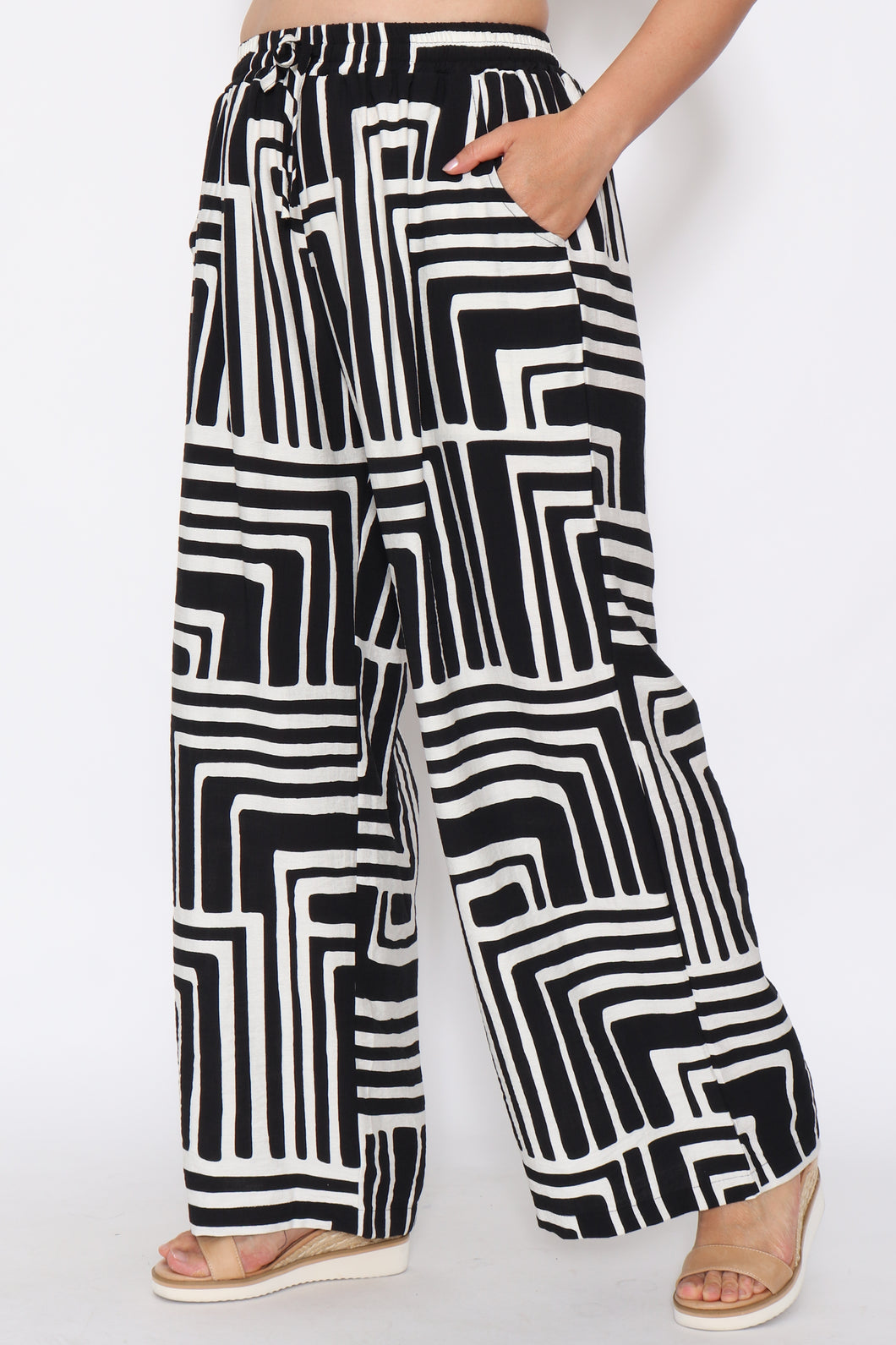 7972 Black & White Geometric Pants