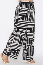 Load image into Gallery viewer, 7972 Black &amp; White Geometric Pants
