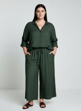 Load image into Gallery viewer, 8070 Top and 8069 pants Dark Moss
