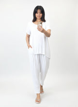Load image into Gallery viewer, 8079 Relaxed Tapered Pants White
