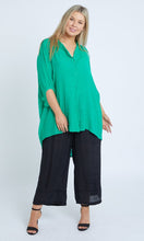Load image into Gallery viewer, 7451 Green Hi-low shirt &amp; 7735 Pants
