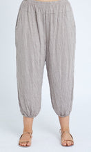 Load image into Gallery viewer, 7293 Oat three quarter pants
