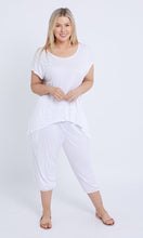 Load image into Gallery viewer, 7293 white three quarter pants
