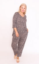 Load image into Gallery viewer, 7853 Brown Leopard loss pants with pockets
