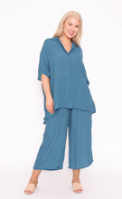 Load image into Gallery viewer, 7451 Teal Hi-Low Shirt
