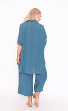 Load image into Gallery viewer, 7451 Teal Hi-Low Shirt
