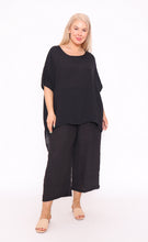 Load image into Gallery viewer, 7897 Black Straight line hem top
