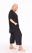 Load image into Gallery viewer, 7897 Black Straight line hem top
