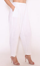 Load image into Gallery viewer, 7812 white pencil pants
